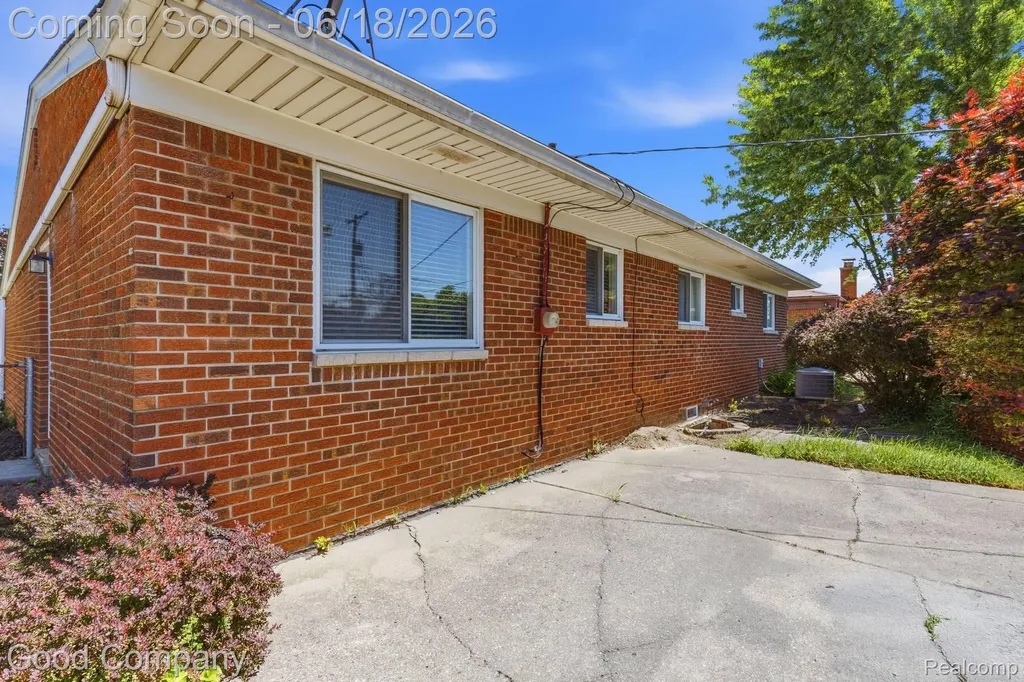 8246 Independence Drive Sterling Heights City MI 48313