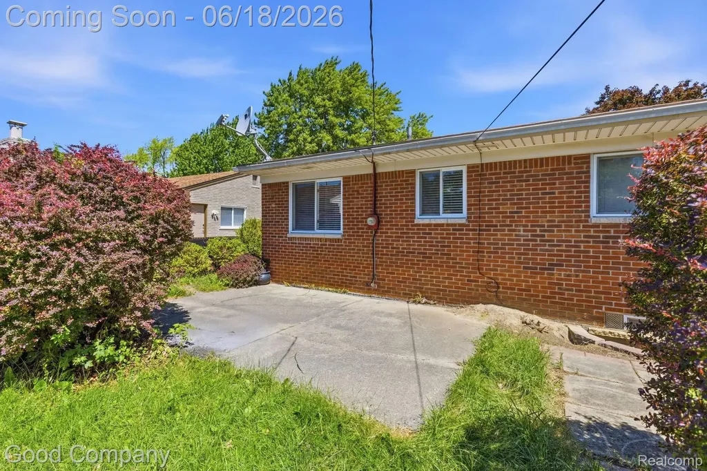 8246 Independence Drive Sterling Heights City MI 48313