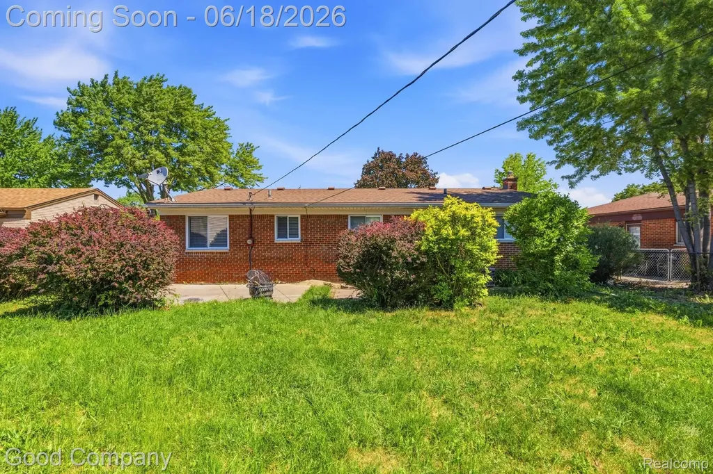 8246 Independence Drive Sterling Heights City MI 48313