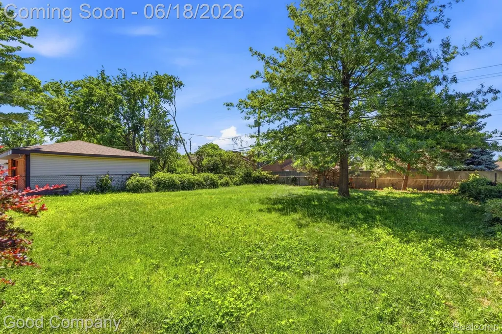 8246 Independence Drive Sterling Heights City MI 48313