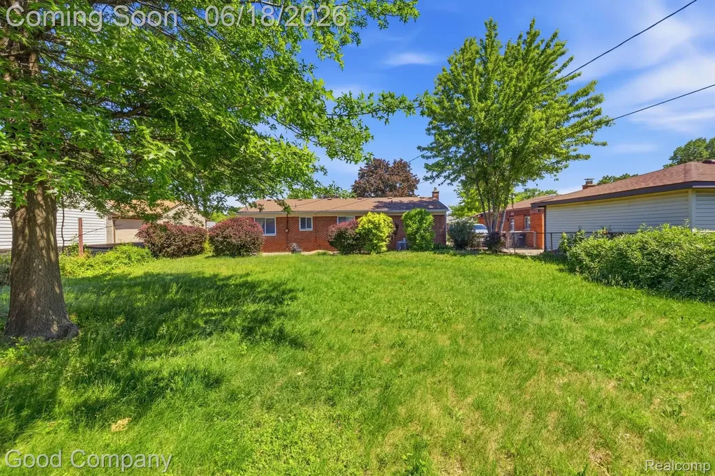 8246 Independence Drive Sterling Heights City MI 48313
