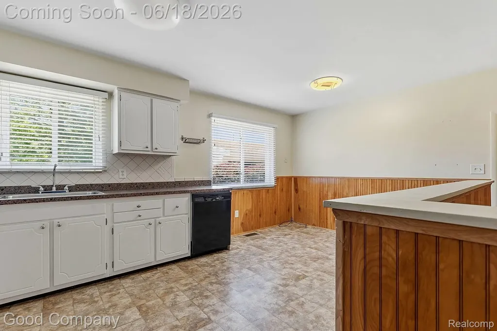 8246 Independence Drive Sterling Heights City MI 48313