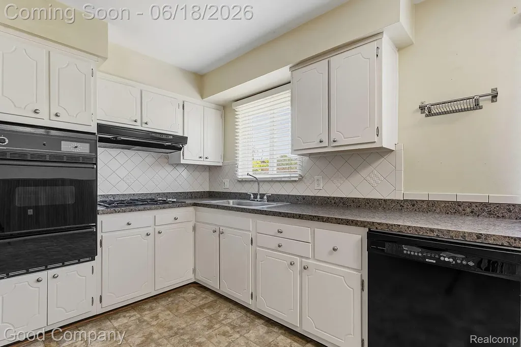 8246 Independence Drive Sterling Heights City MI 48313