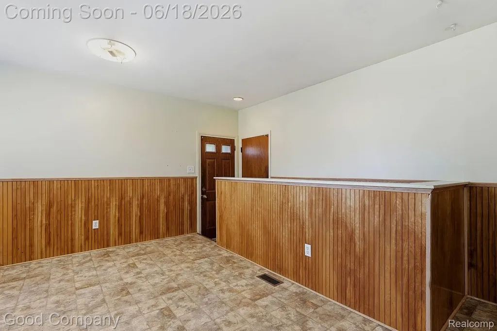 8246 Independence Drive Sterling Heights City MI 48313