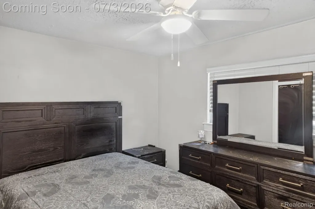 21326 Ithaca Avenue Royal Oak Charter Township MI 48220