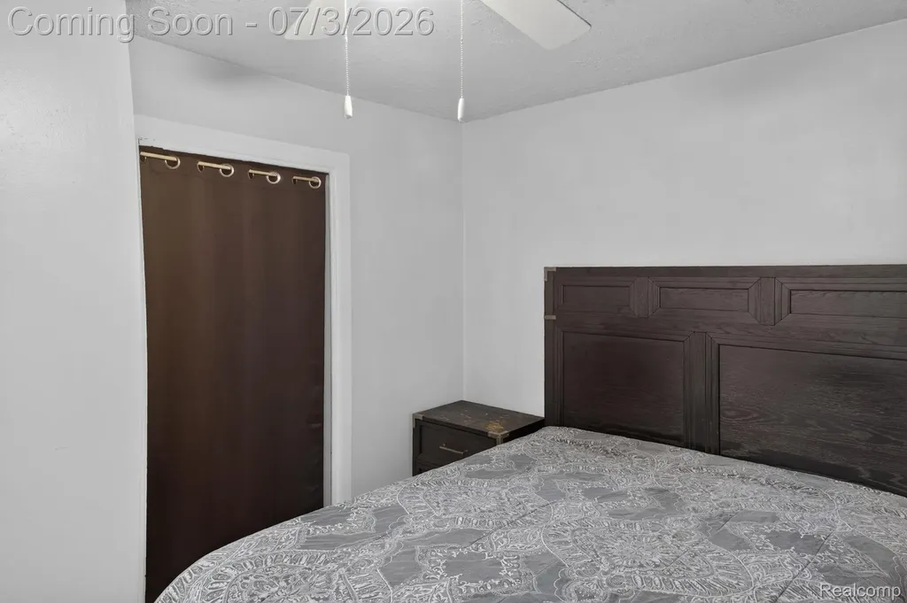 21326 Ithaca Avenue Royal Oak Charter Township MI 48220