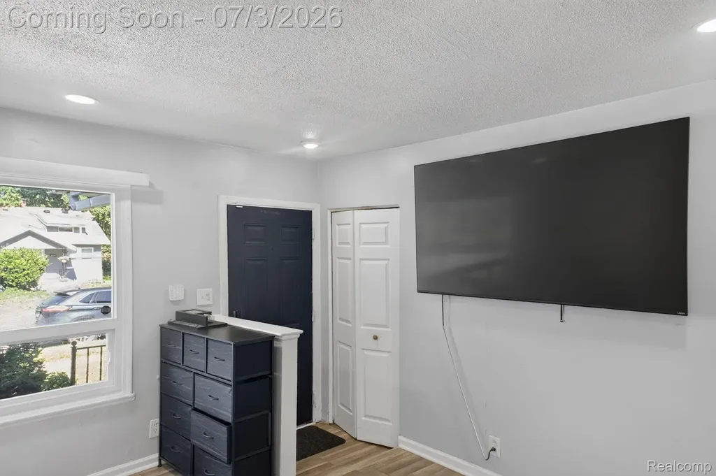 21326 Ithaca Avenue Royal Oak Charter Township MI 48220