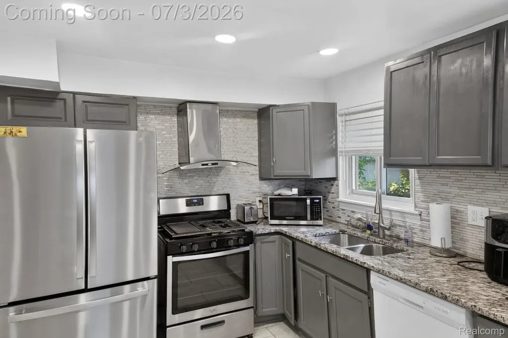 21326 Ithaca Avenue Royal Oak Charter Township MI 48220