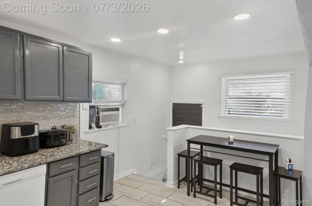 21326 Ithaca Avenue Royal Oak Charter Township MI 48220