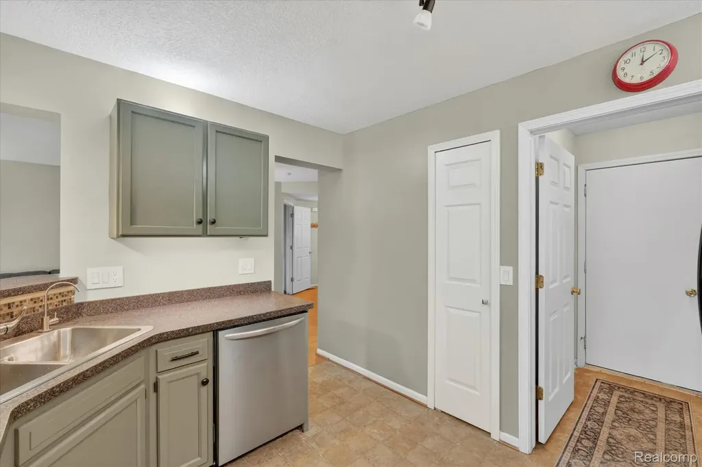 456 Lilly View Court Genoa Township MI 48843