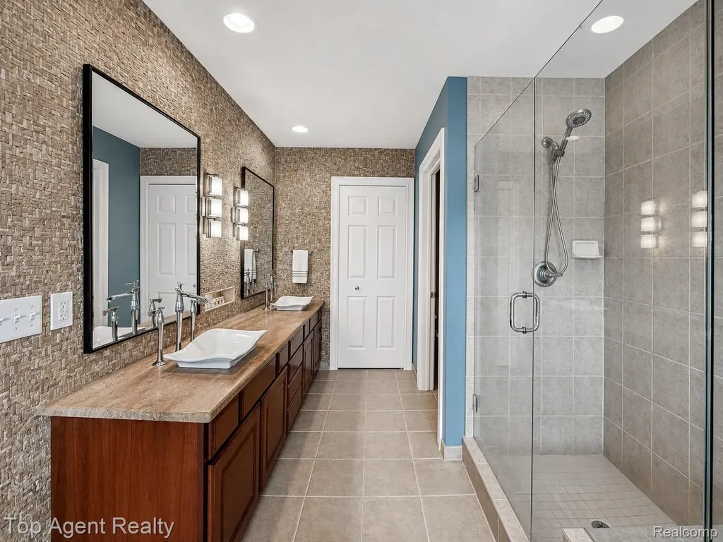 26321 Daria Circle E Lyon Charter Township MI 48178
