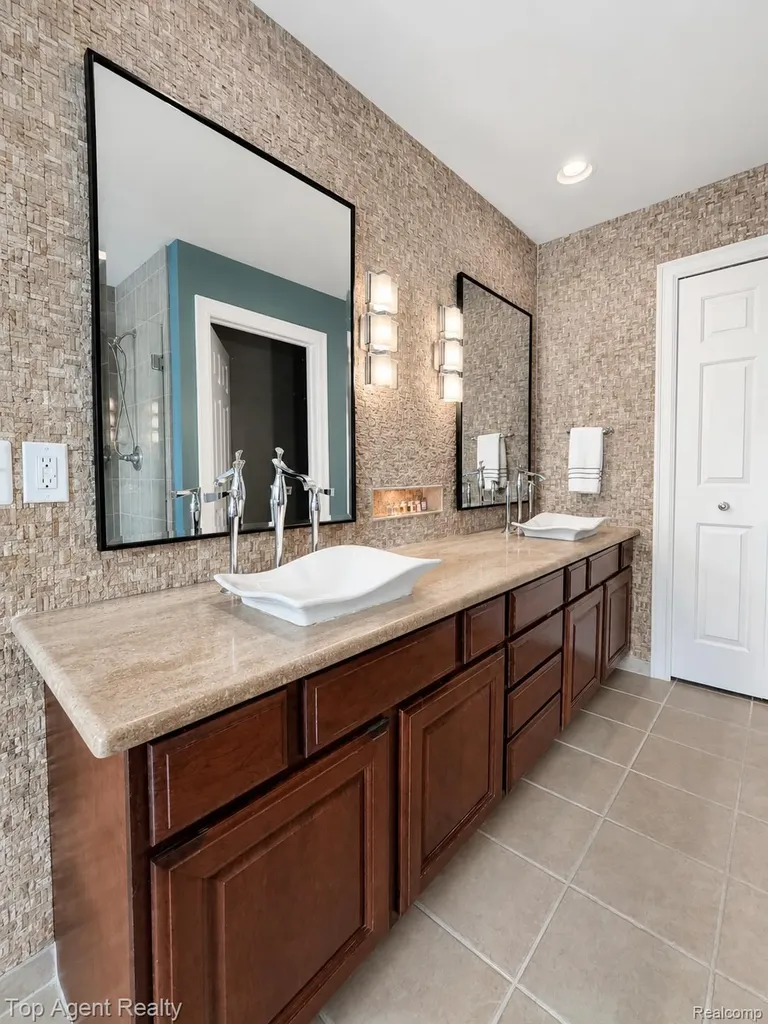 26321 Daria Circle E Lyon Charter Township MI 48178