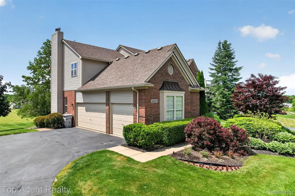 26321 Daria Circle E Lyon Charter Township MI 48178