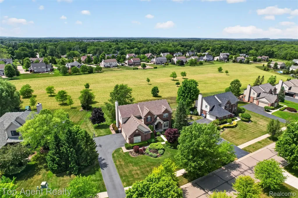 26321 Daria Circle E Lyon Charter Township MI 48178