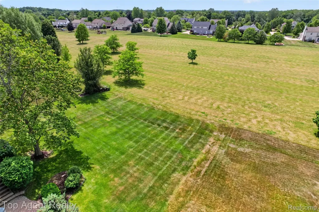26321 Daria Circle E Lyon Charter Township MI 48178