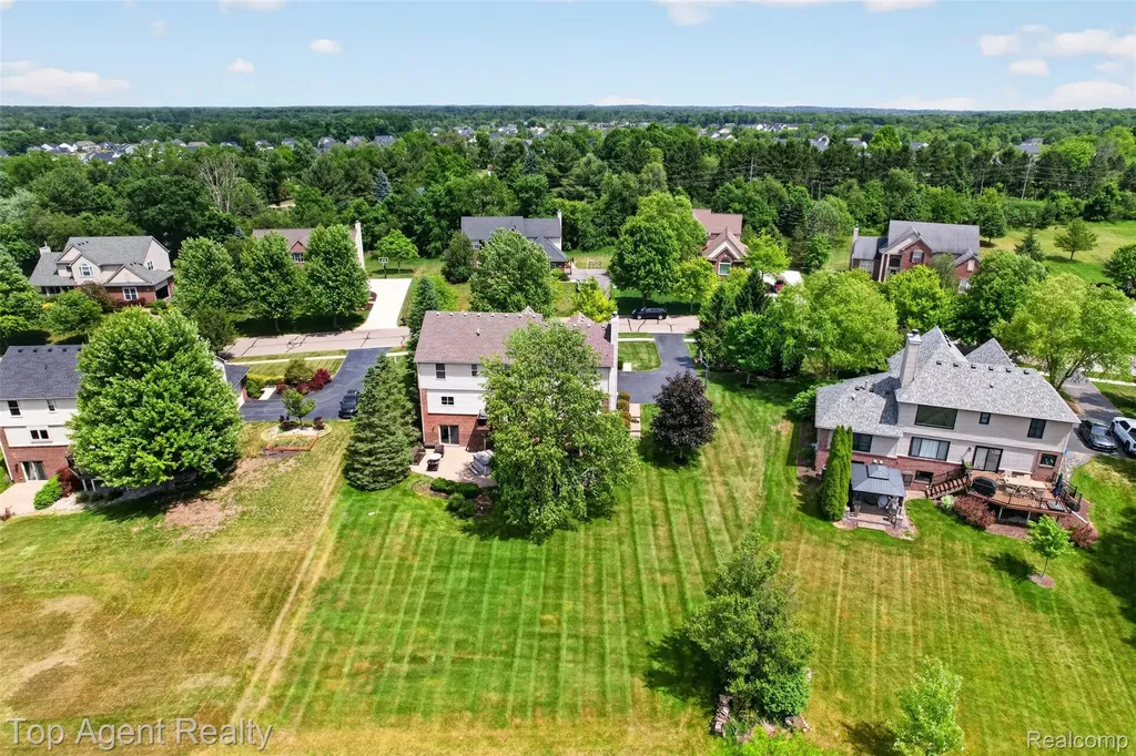 26321 Daria Circle E Lyon Charter Township MI 48178