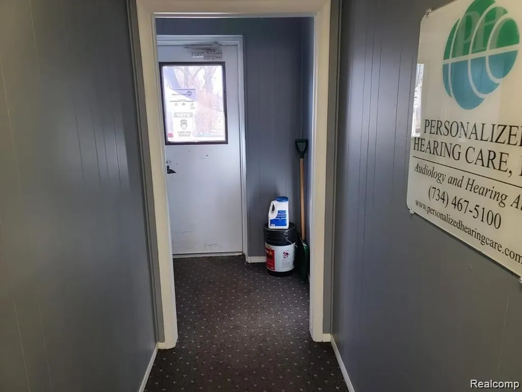 35337 Warren Road Westland City MI 48185