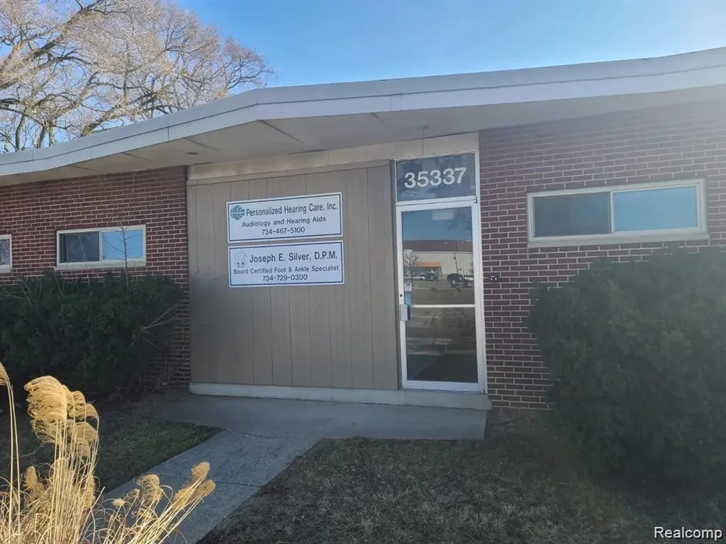 35337 Warren Road Westland City MI 48185