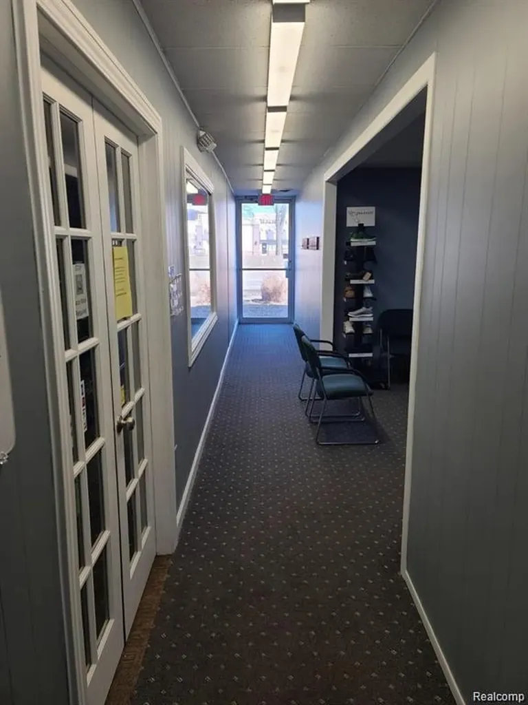 35337 Warren Road Westland City MI 48185