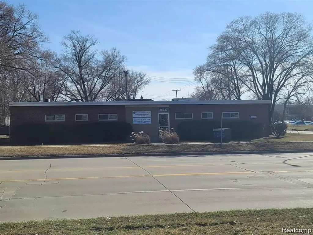 35337 Warren Road Westland City MI 48185