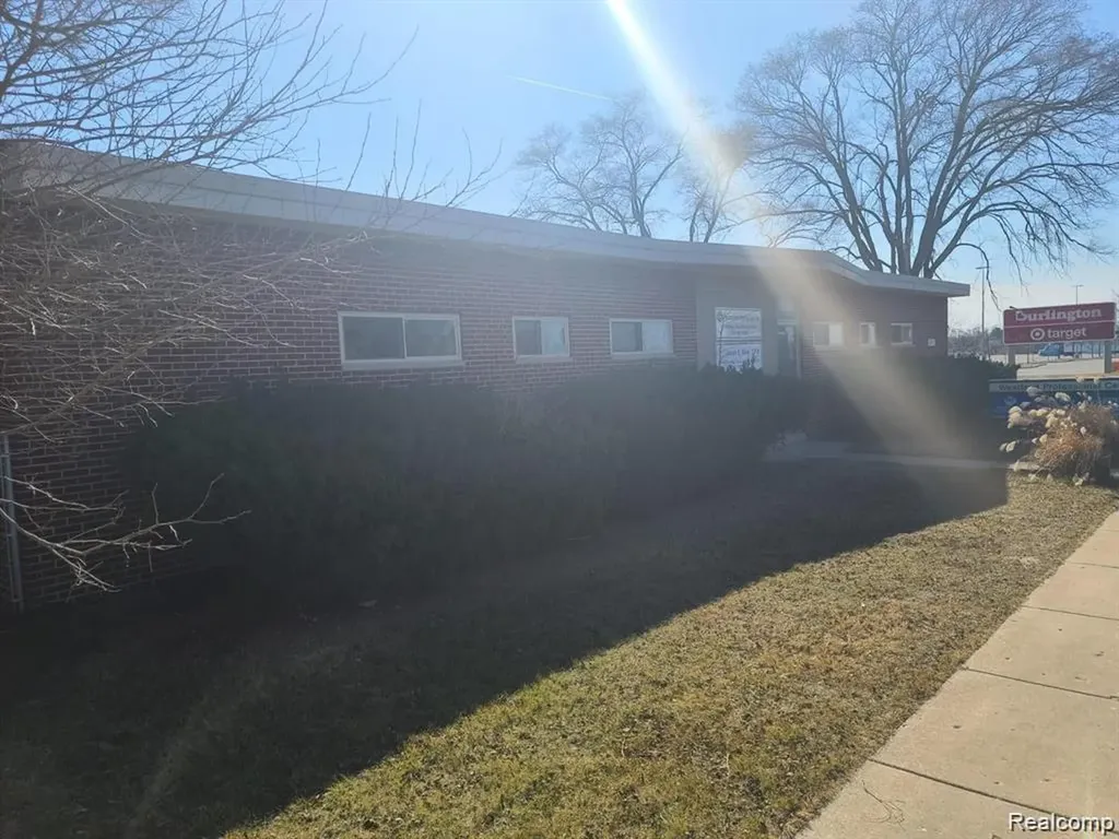 35337 Warren Road Westland City MI 48185