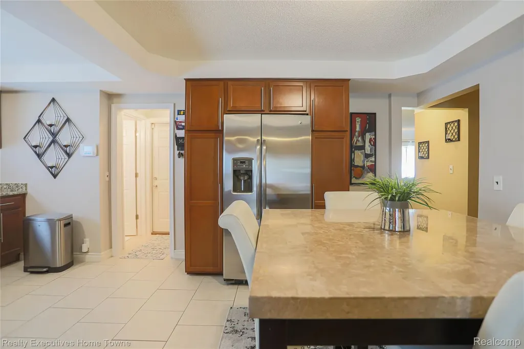 28821 Lund Avenue Warren City MI 48093