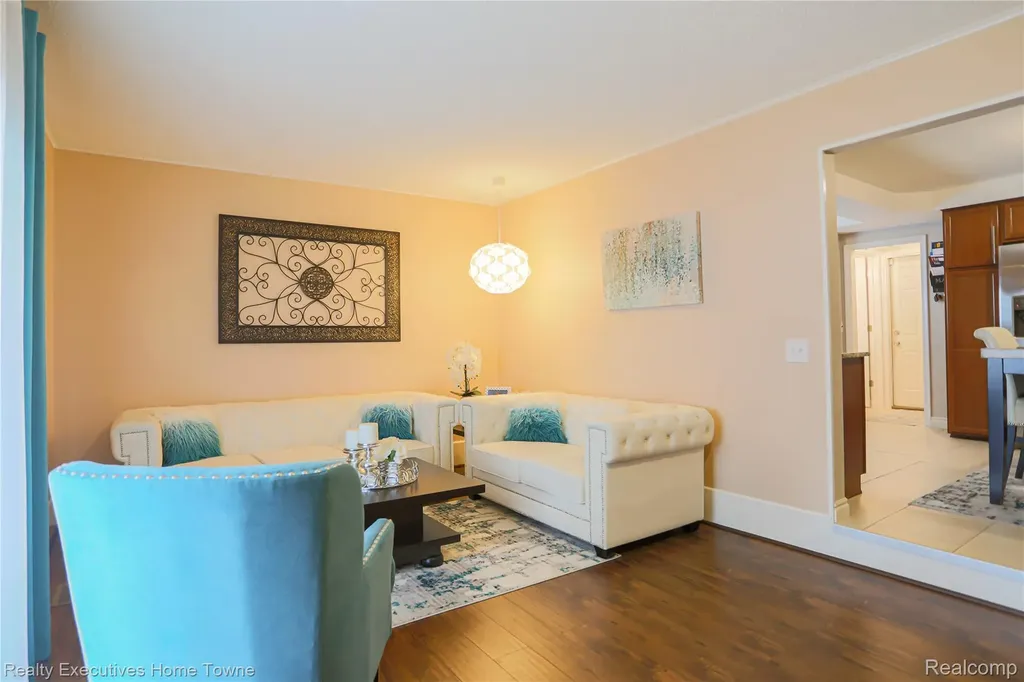 28821 Lund Avenue Warren City MI 48093