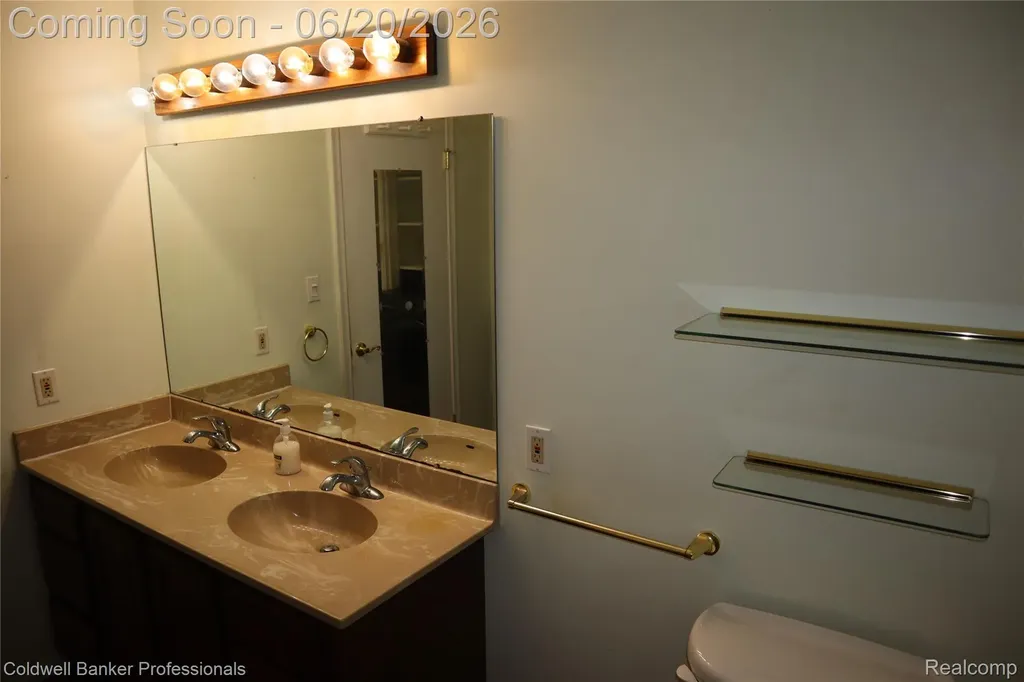 3456 Overton Street Waterford Charter Township MI 48328