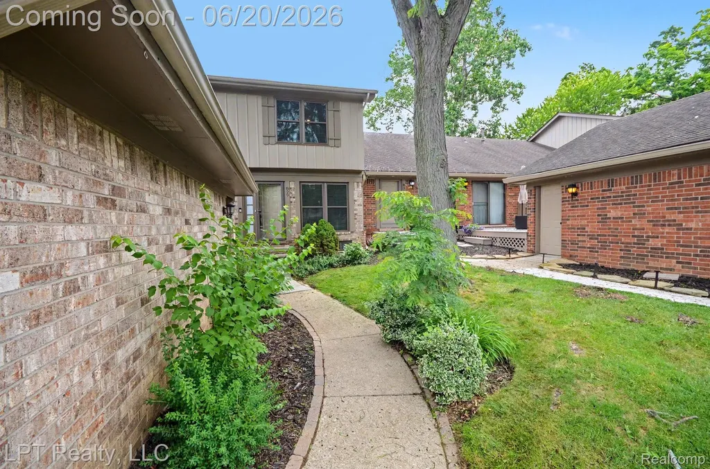 829 Langdon Court Rochester Hills City MI 48307