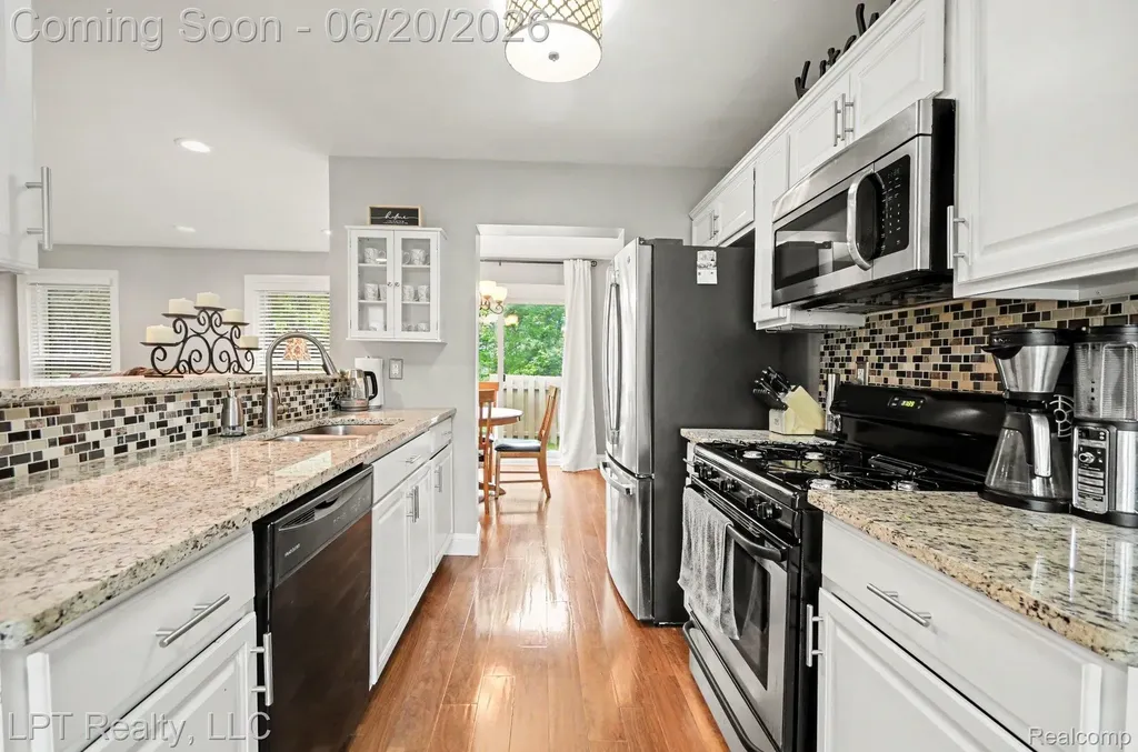 829 Langdon Court Rochester Hills City MI 48307