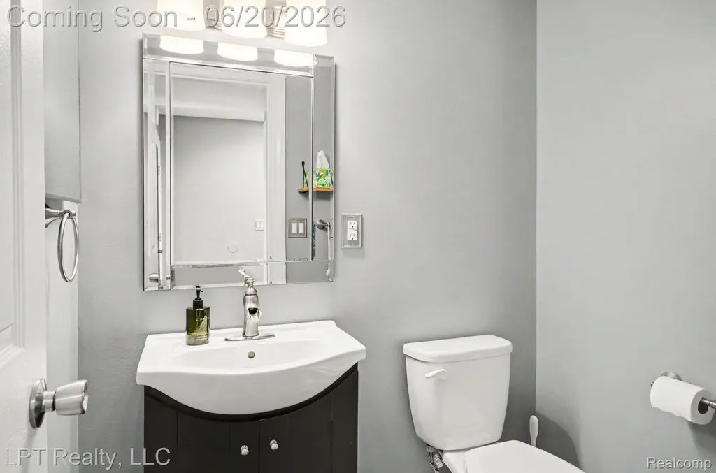 829 Langdon Court Rochester Hills City MI 48307