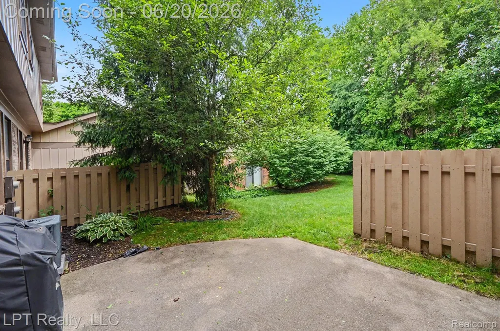 829 Langdon Court Rochester Hills City MI 48307