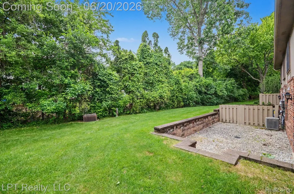 829 Langdon Court Rochester Hills City MI 48307