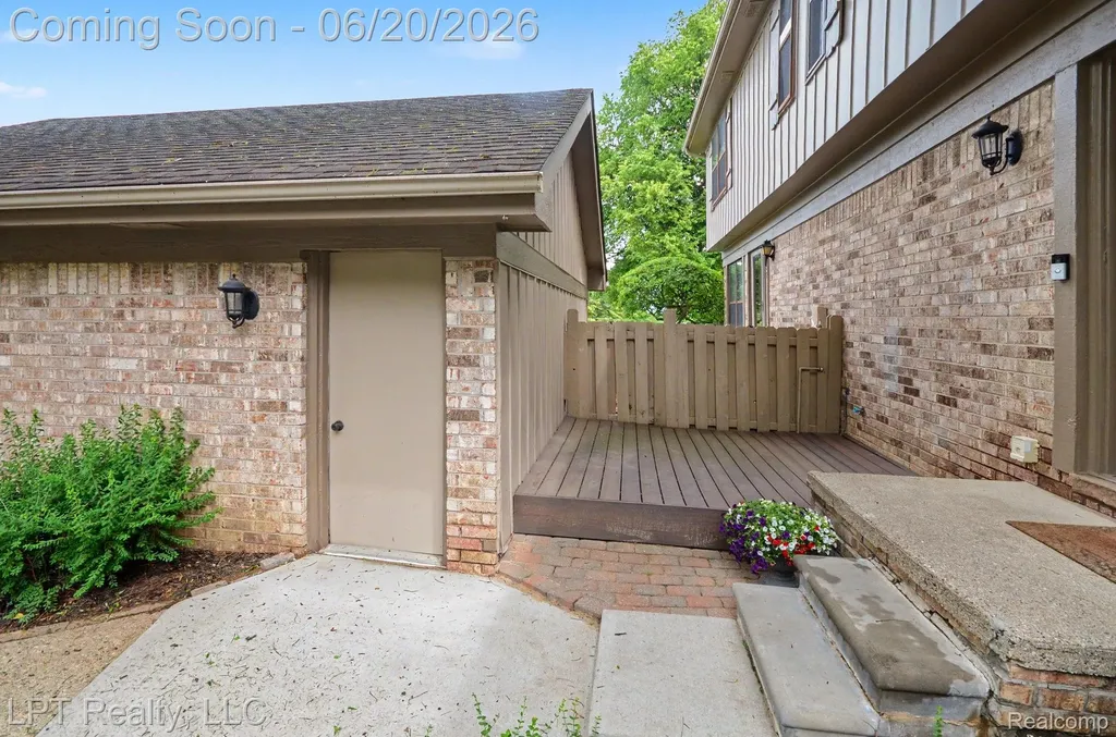 829 Langdon Court Rochester Hills City MI 48307