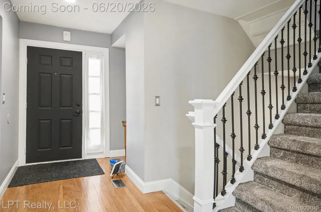 829 Langdon Court Rochester Hills City MI 48307