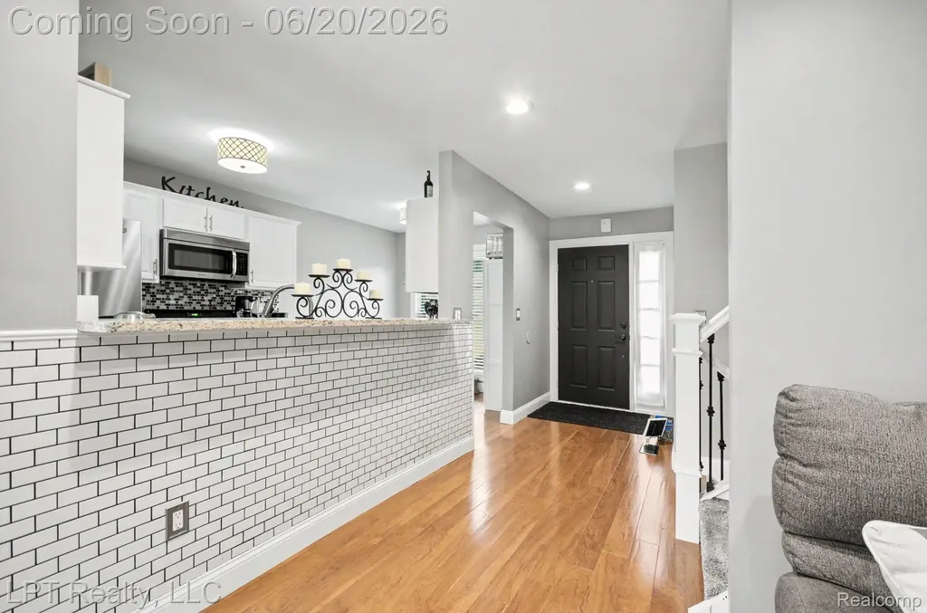 829 Langdon Court Rochester Hills City MI 48307