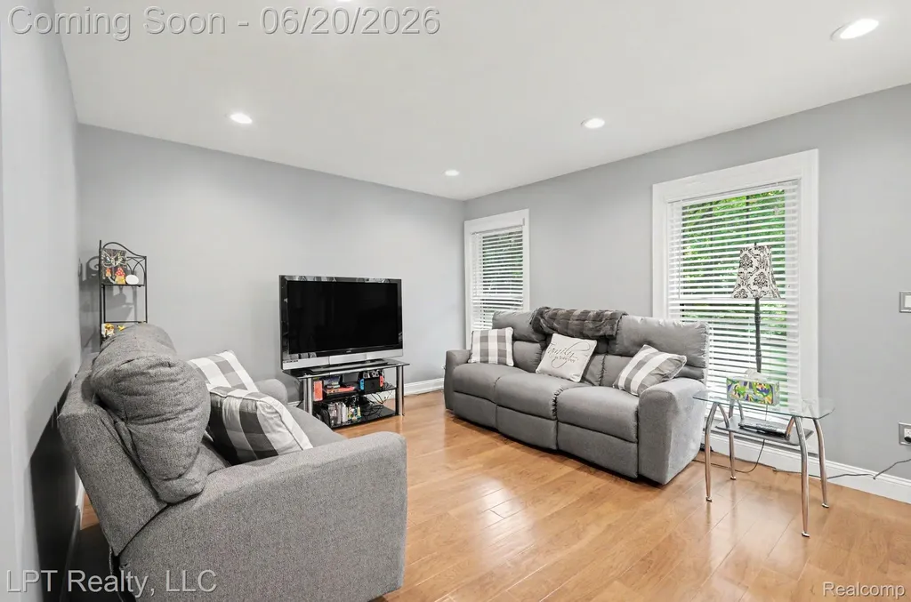 829 Langdon Court Rochester Hills City MI 48307