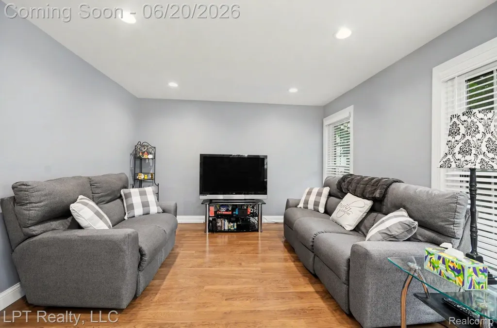 829 Langdon Court Rochester Hills City MI 48307