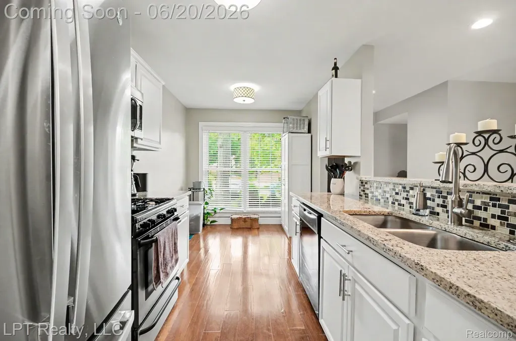 829 Langdon Court Rochester Hills City MI 48307