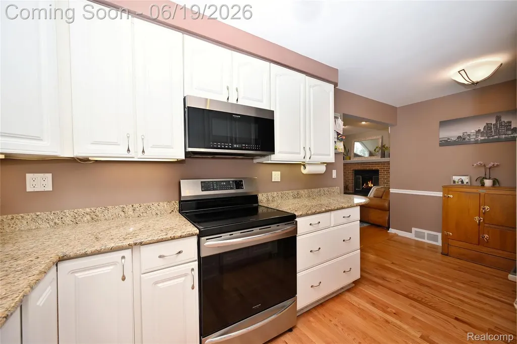 618 W Houstonia Avenue Royal Oak City MI 48073