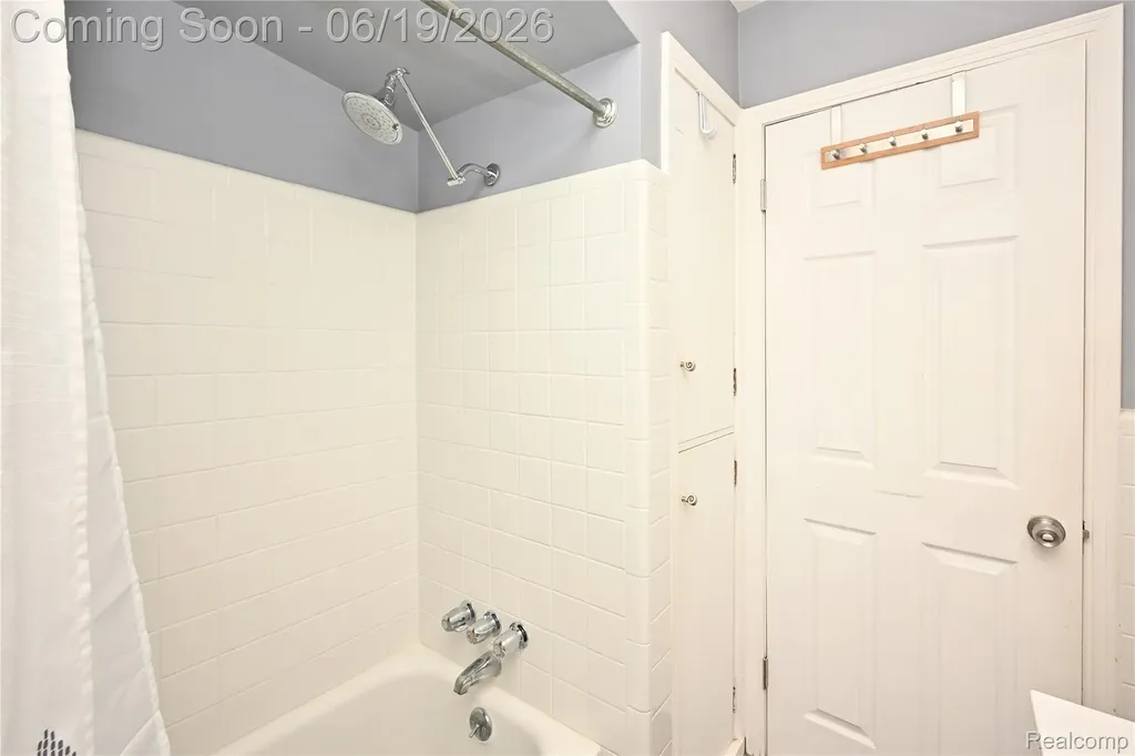618 W Houstonia Avenue Royal Oak City MI 48073
