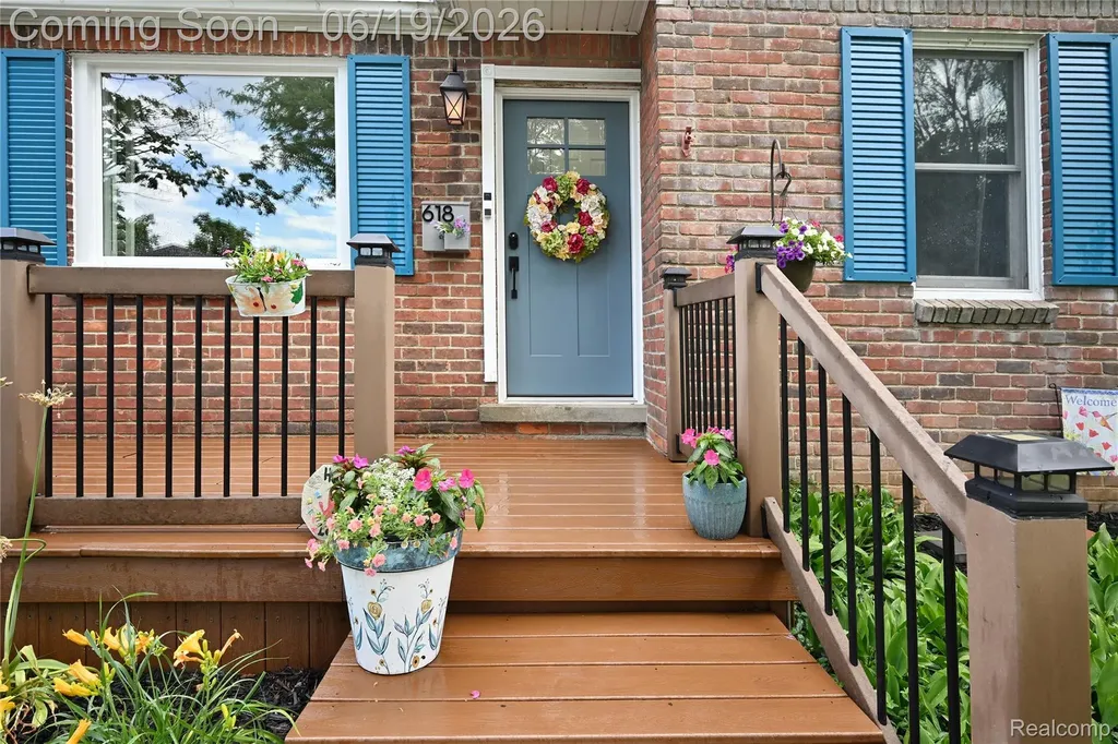 618 W Houstonia Avenue Royal Oak City MI 48073