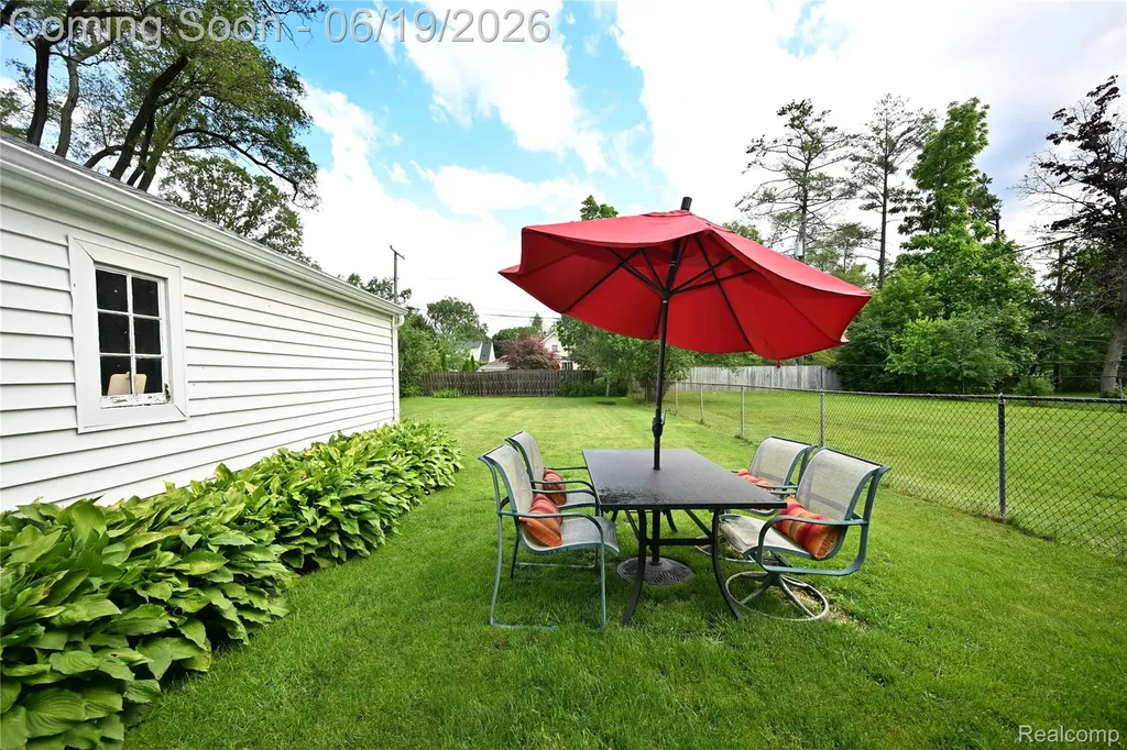 618 W Houstonia Avenue Royal Oak City MI 48073