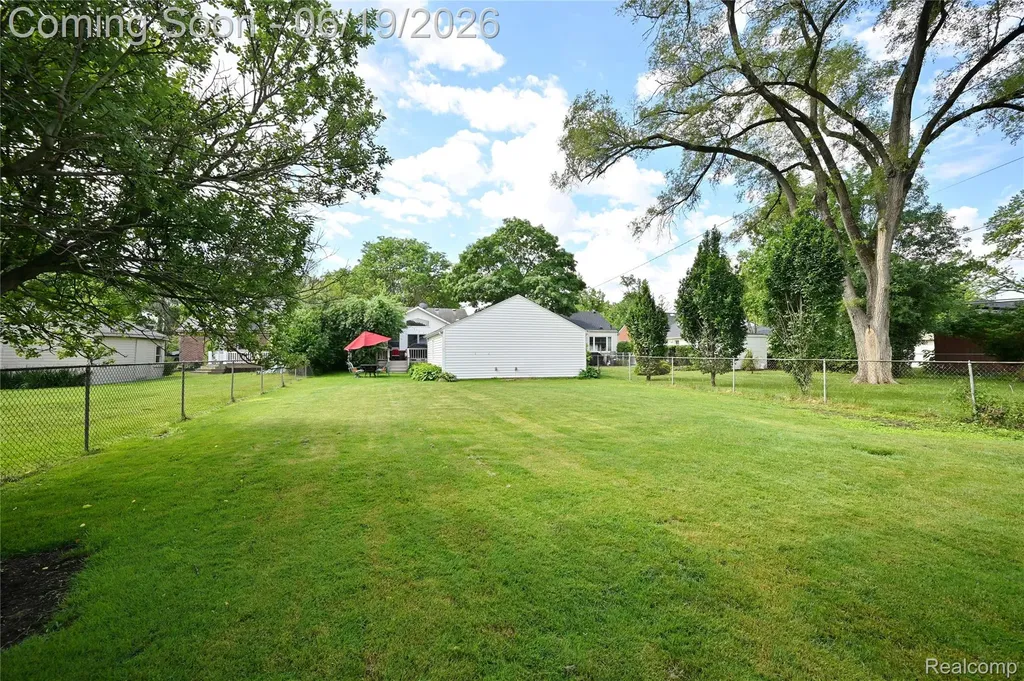 618 W Houstonia Avenue Royal Oak City MI 48073