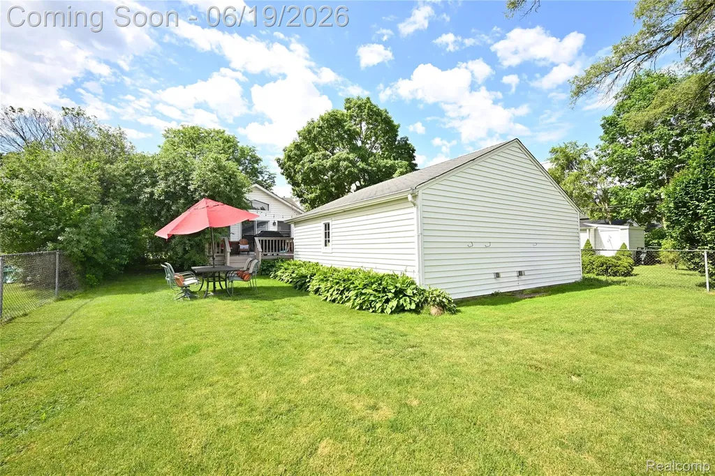 618 W Houstonia Avenue Royal Oak City MI 48073