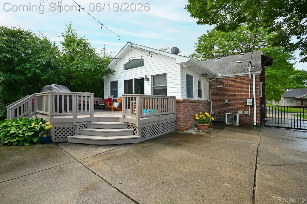 618 W Houstonia Avenue Royal Oak City MI 48073
