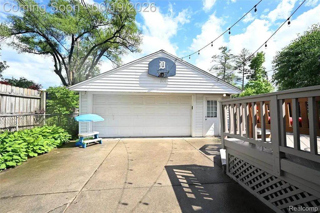618 W Houstonia Avenue Royal Oak City MI 48073