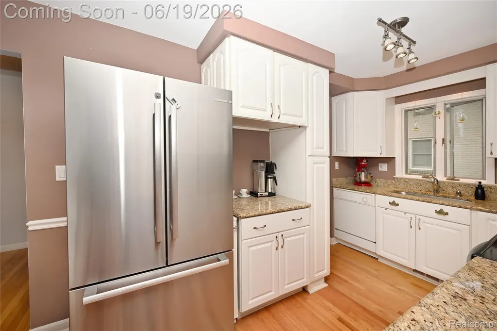 618 W Houstonia Avenue Royal Oak City MI 48073