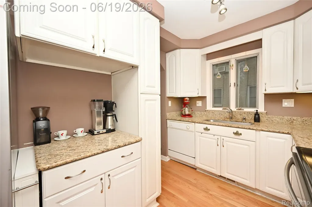 618 W Houstonia Avenue Royal Oak City MI 48073