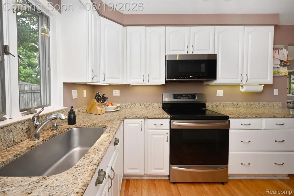 618 W Houstonia Avenue Royal Oak City MI 48073